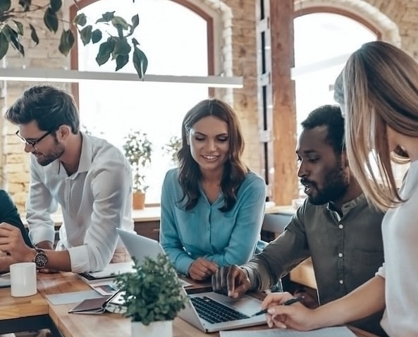 Team werkt samen aan cultuurverandering binnen de organisatie tijdens workshop